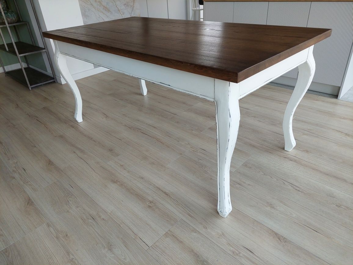 Stół jadalny z litego drewna w stylu Riviera Maison