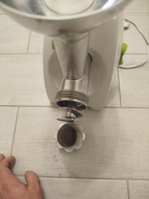 Продам м'ясорубку Сатурн