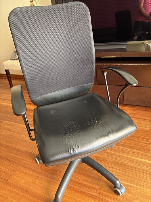 Cadeira escritorio FAMO em pele