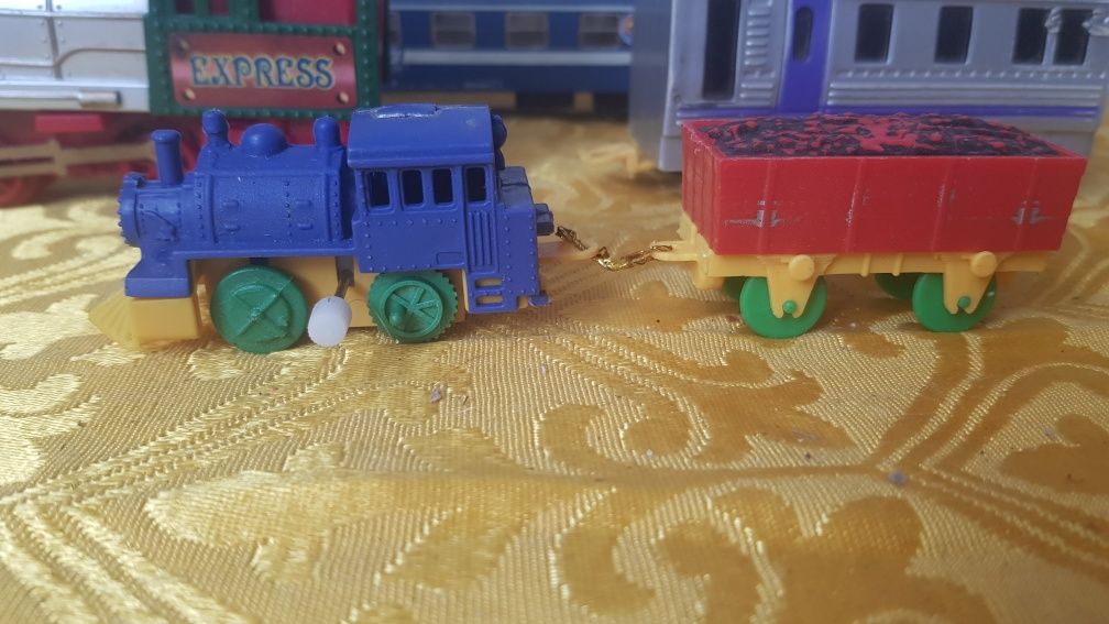 Zestaw starych zabawek lokomotywy