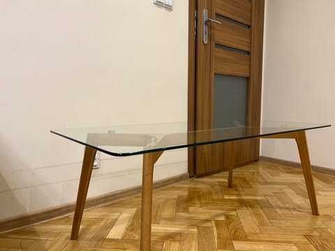Stolik do salonu ze szklanym blatem