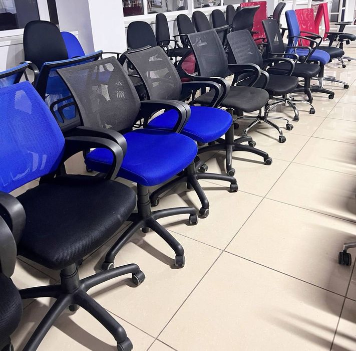 РОЗПРОДАЖ офісної меблі крісла стільці компʼютерні для студента