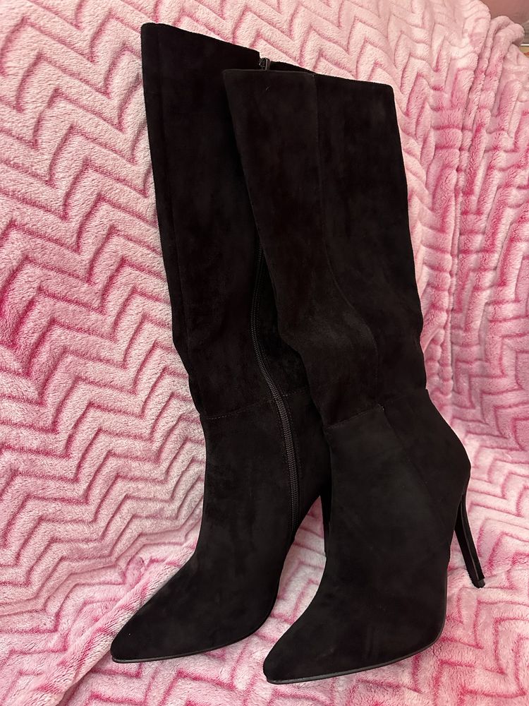 Botas cano alto pretas - pele de pessego (37)