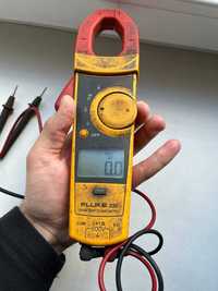 Токоизмерительные клещи Fluke 335, клещи fluke, мультиметр