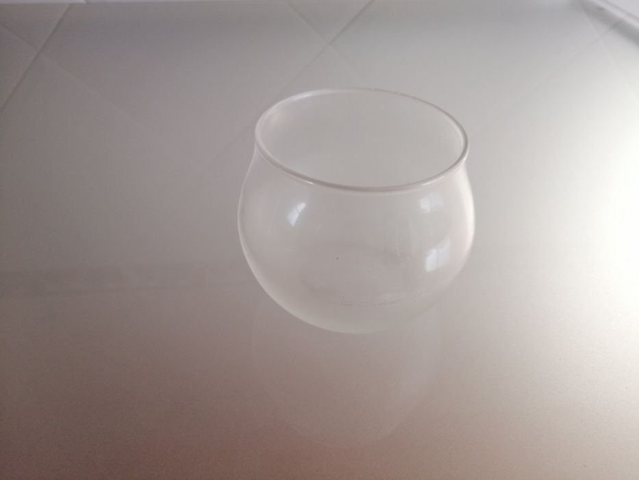 Três peças da coleção Mglass (Marinha Grande)