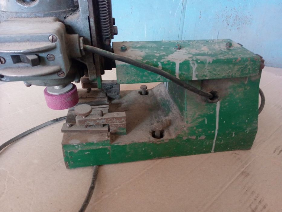 Гильотина и станок для зачистки сварного шва для ленточных пил