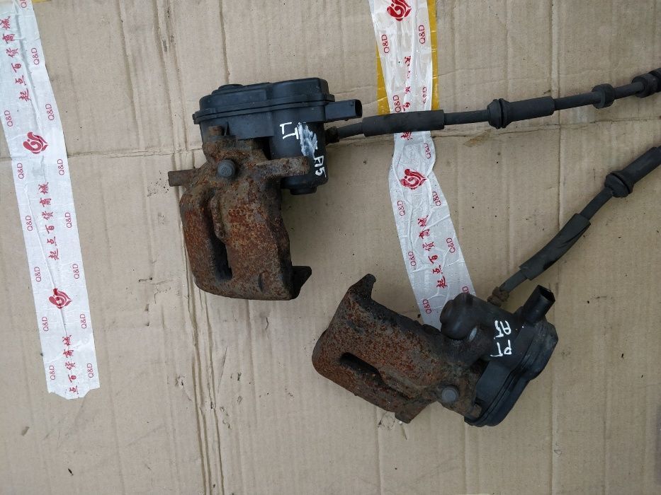 Elektryczny zacisk hamulcowy Audi A5 A4 B8 Q5