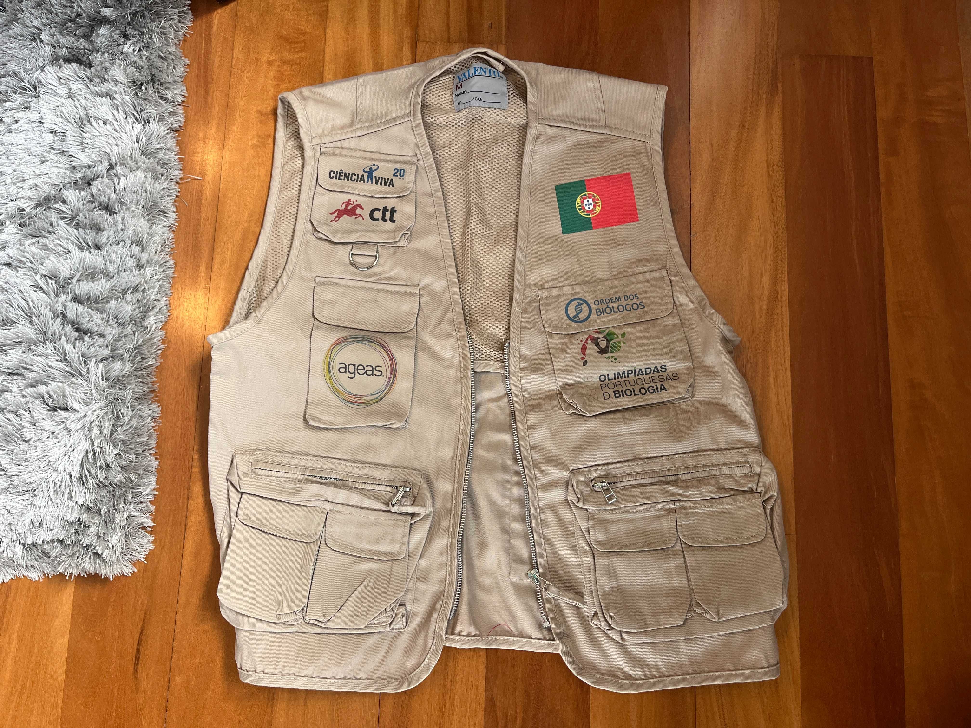 Colete com vários bolsos