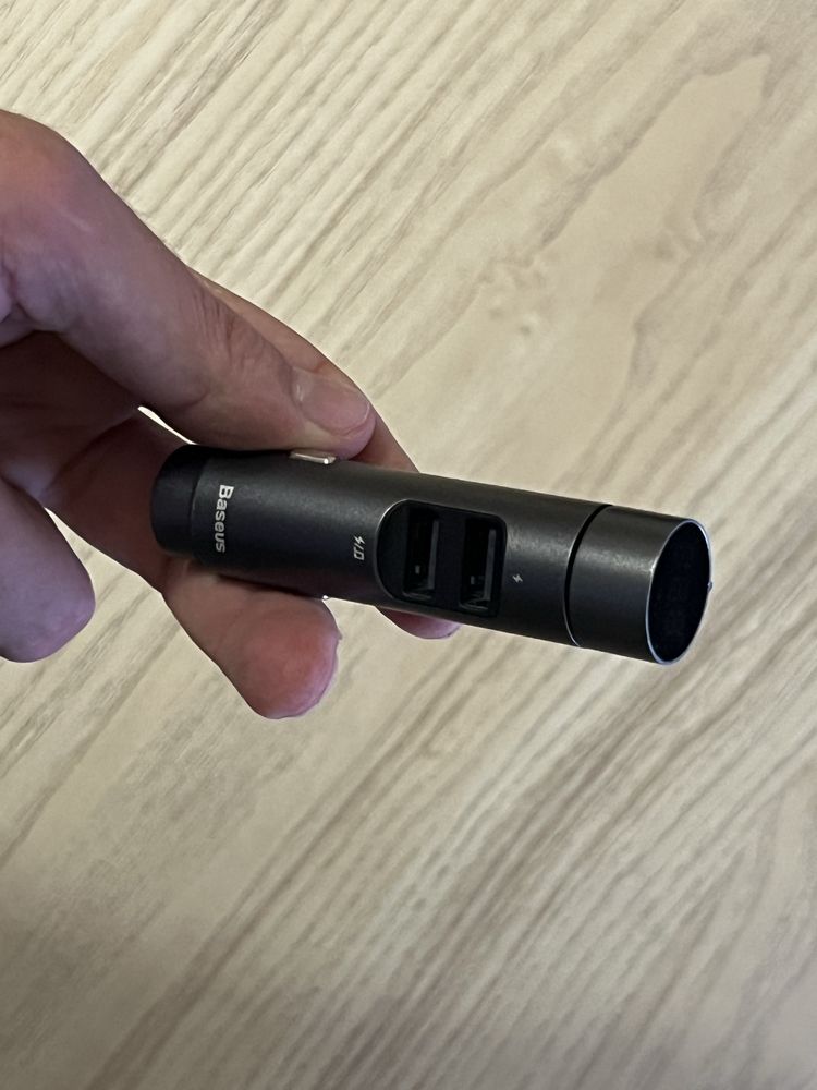 BASEUS Transmiter + ładowarka + lampka i zaślepki gratis