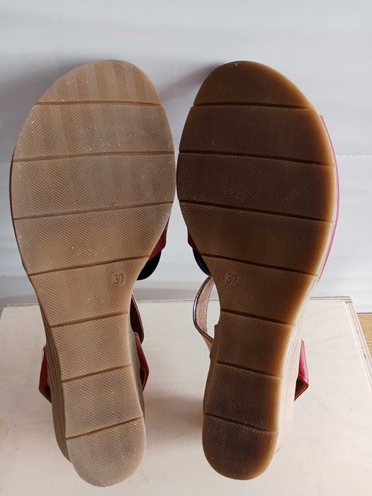 Sandálias Femininas com Salto  Tamanh0 37– Conforto !