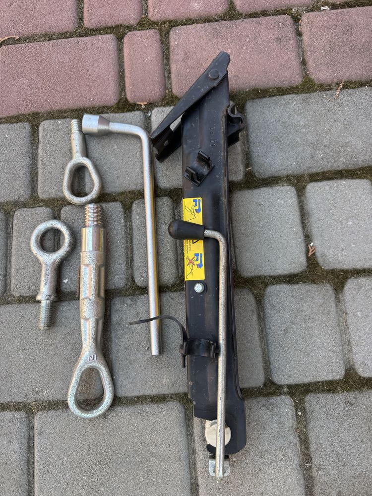 Домкрат Буксировочний крюк Mercedes A163 W163 Ml GL Мерседес