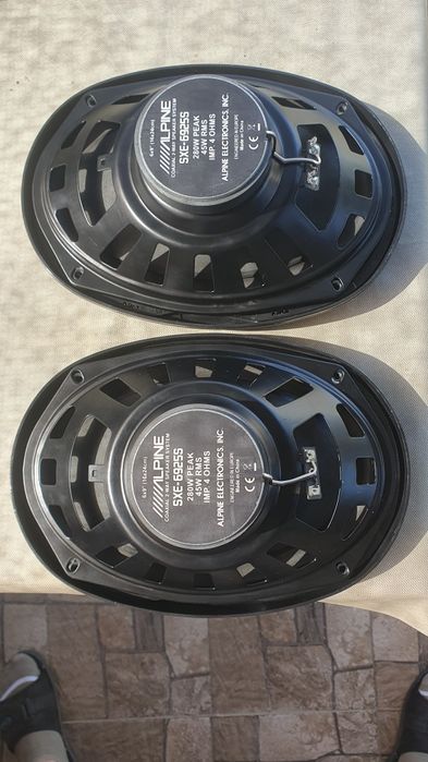 Колонки в авто Alpine