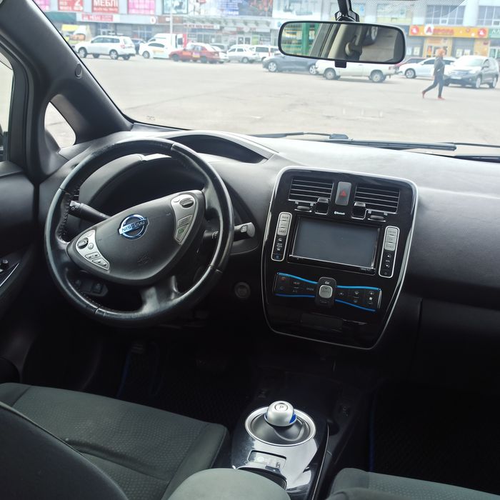 NISSAN Leaf 2014