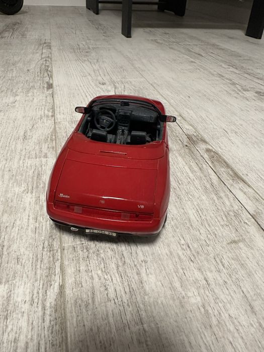 Alfa Romeo Spider 1/18 Maisto