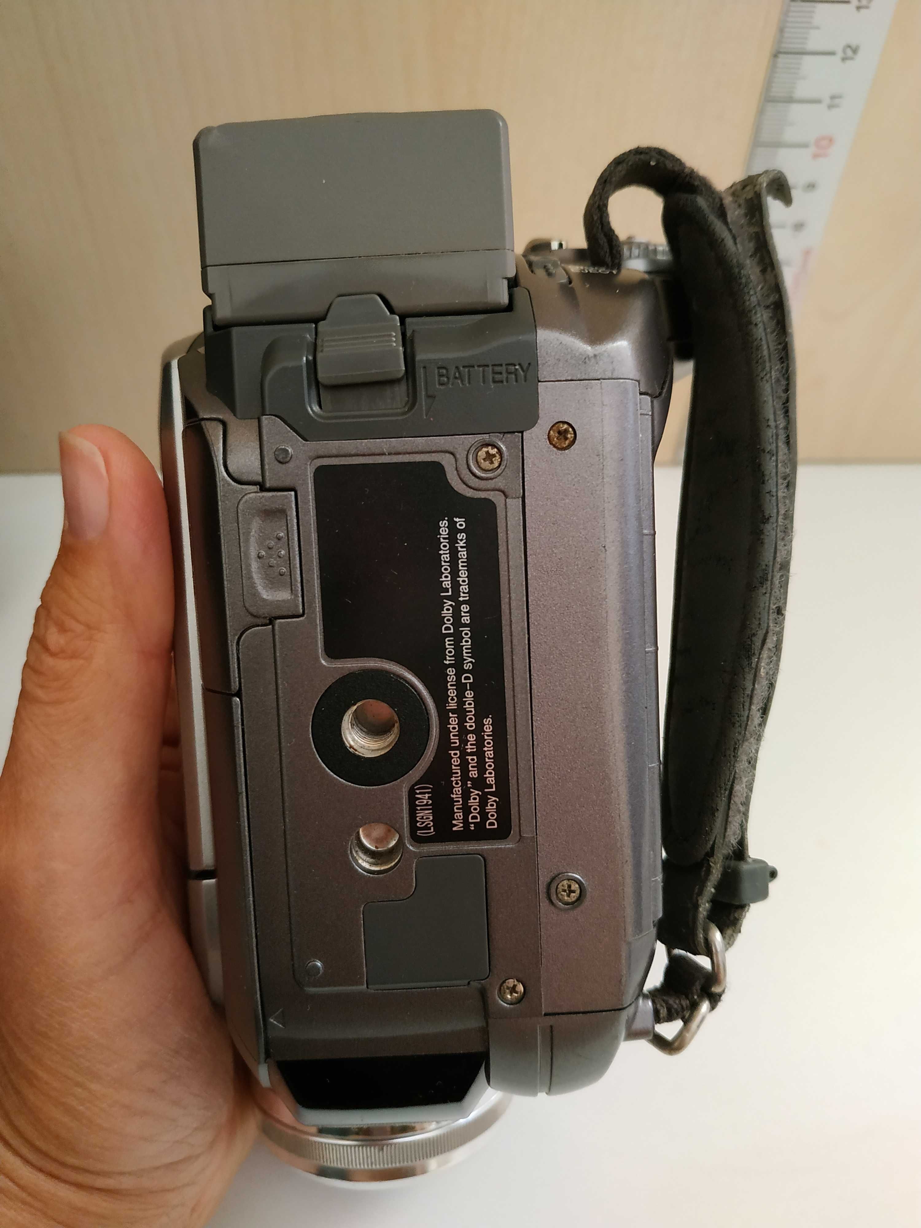Видеокамера Panasonic VDR-D310 с сумкой