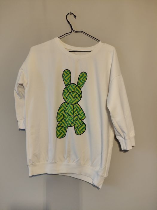 Biała bluza w rozmiarze M