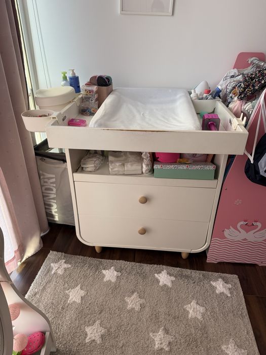 Móvei muda fraldas e armário ikea