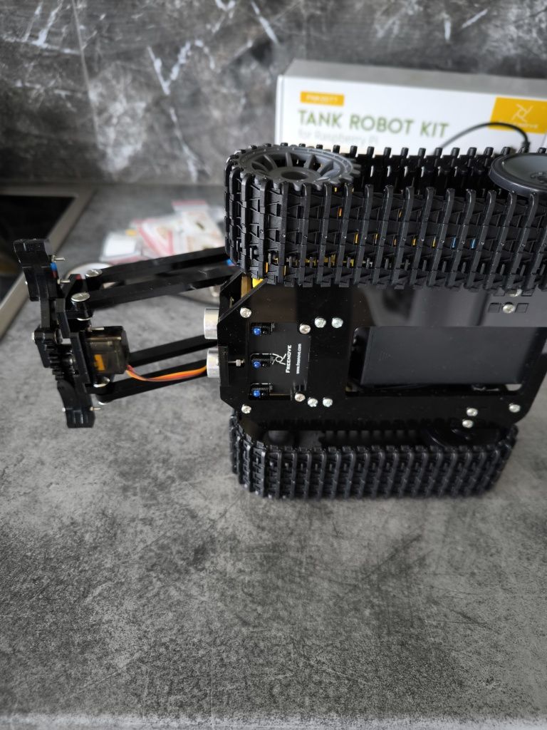 Czołg Robot Zestaw do Nauki Robotyki i języka Python Raspberry Pi 4