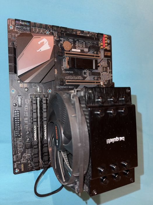 Intel i9 9900 + 16GB + Aorus Z390