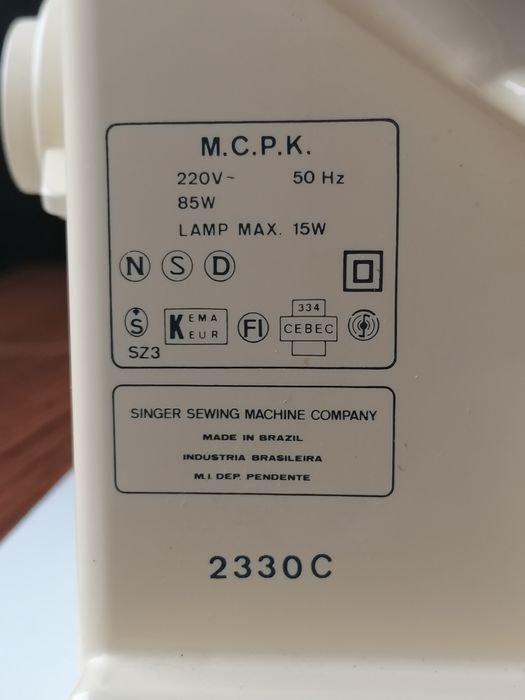 Máquina de costura singer