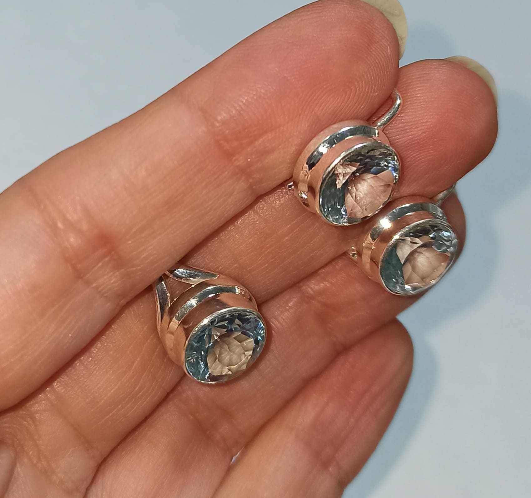 Комплект, серьги и кольцо с топазом. Голубой топаз в серебре.