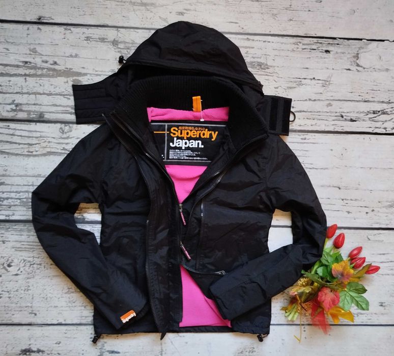 Superdy  świetna markowa NOWA kurtka z kapturem na polarze rozm38