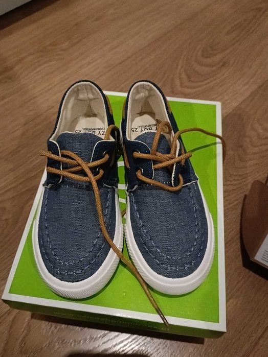 Sapatos menino número 25