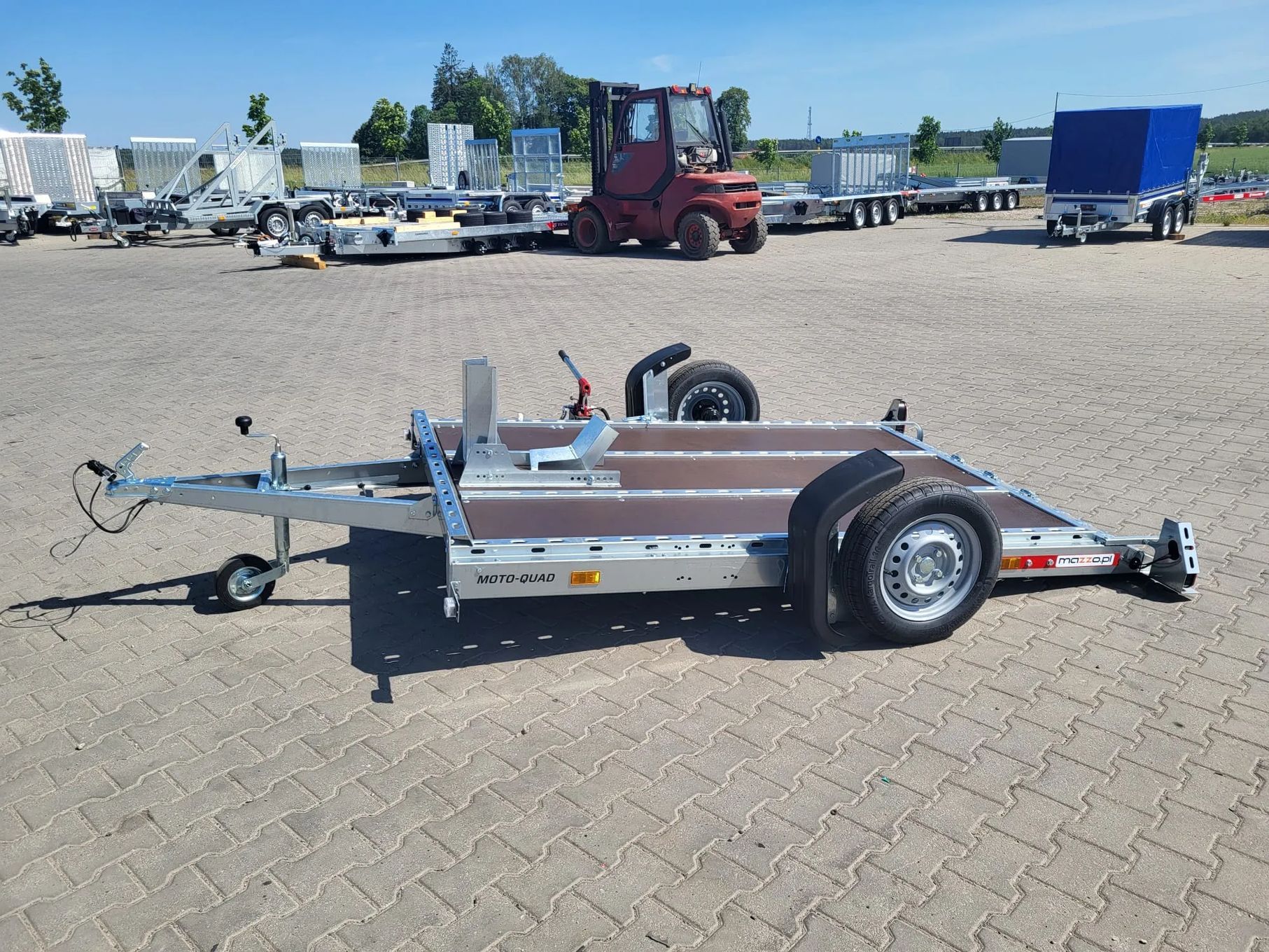 TEMARED DOSTAWA! Przyczepa MOTO-QUAD 2616 wym. 264 x 161cm Solidna przyczepa do przewozu motocykli, UCHYŁ hydrauliczny, DMC 750kg  Dostawa! Przyczepa do przewozu motocykli MOCNA DMC 750 kg