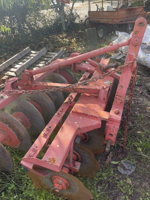 Grade de discos para trator em bom estado