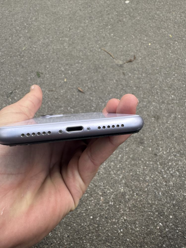 iPhone 11 в хорошому стані