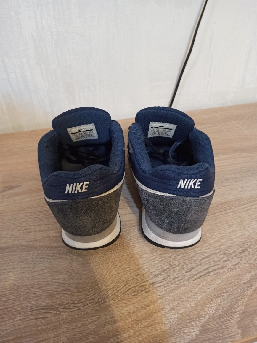 Кросівки nike md runner р.40.5  25.5 см
