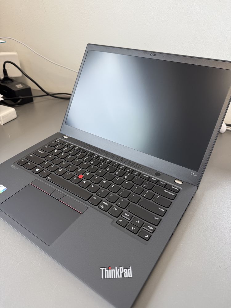 ThinkPad T14S| Intel Core  i7-1185G7 | 32GB | 512GB | FHD (1920x1080)|