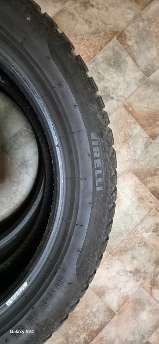 Para używanych opon zimowych Pirelli