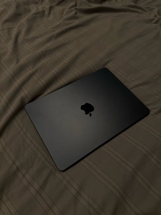 Macbook air 2022 (256 gb) 8 оперативки