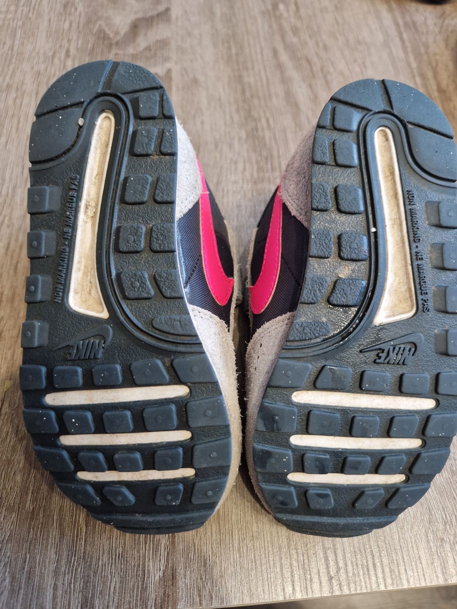 Adidaski na rzepy Nike roz 25