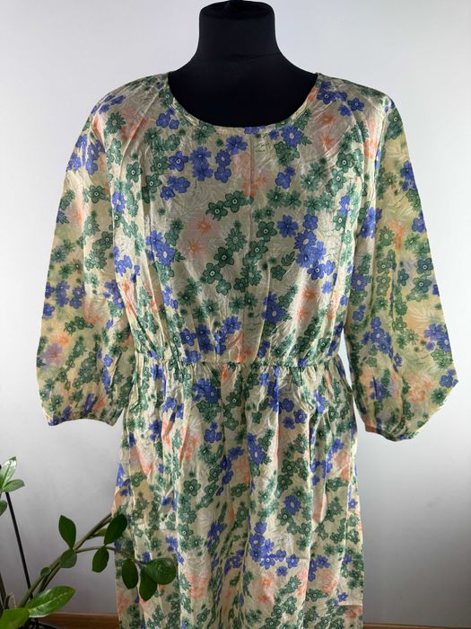 Kolorowa sukienka midi w kwiaty drobne kwiaty wiskozowa Body Flirt 44