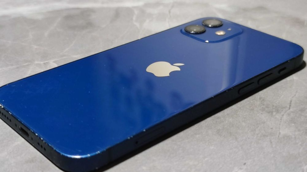 Отличный телефон IPhone 12 64gb Never Lock