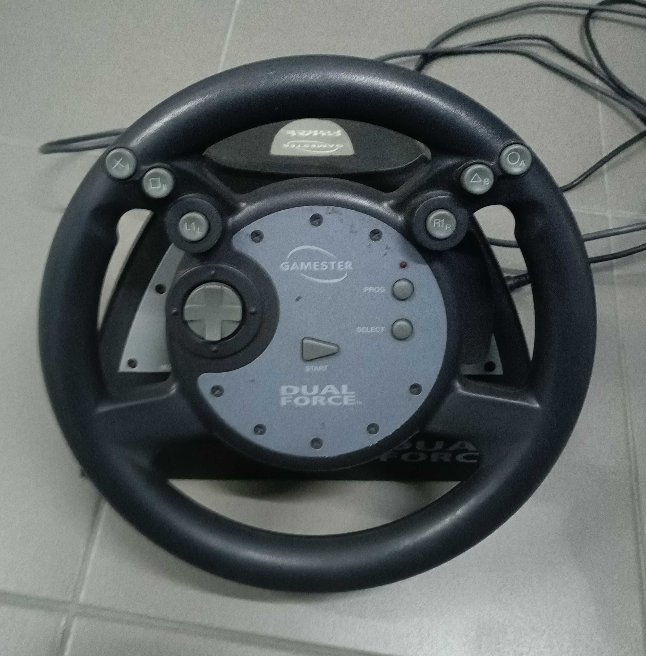 Gamester Dual Force Racing Wheel com pedais