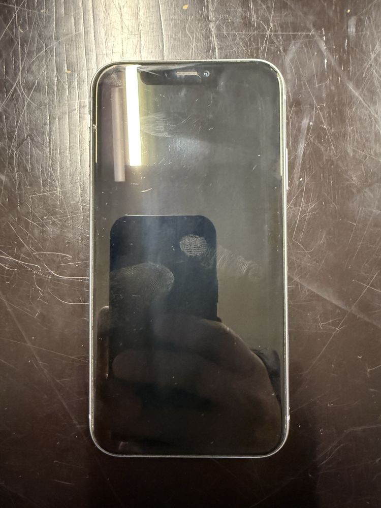 iPhone 11 64GB Roxo