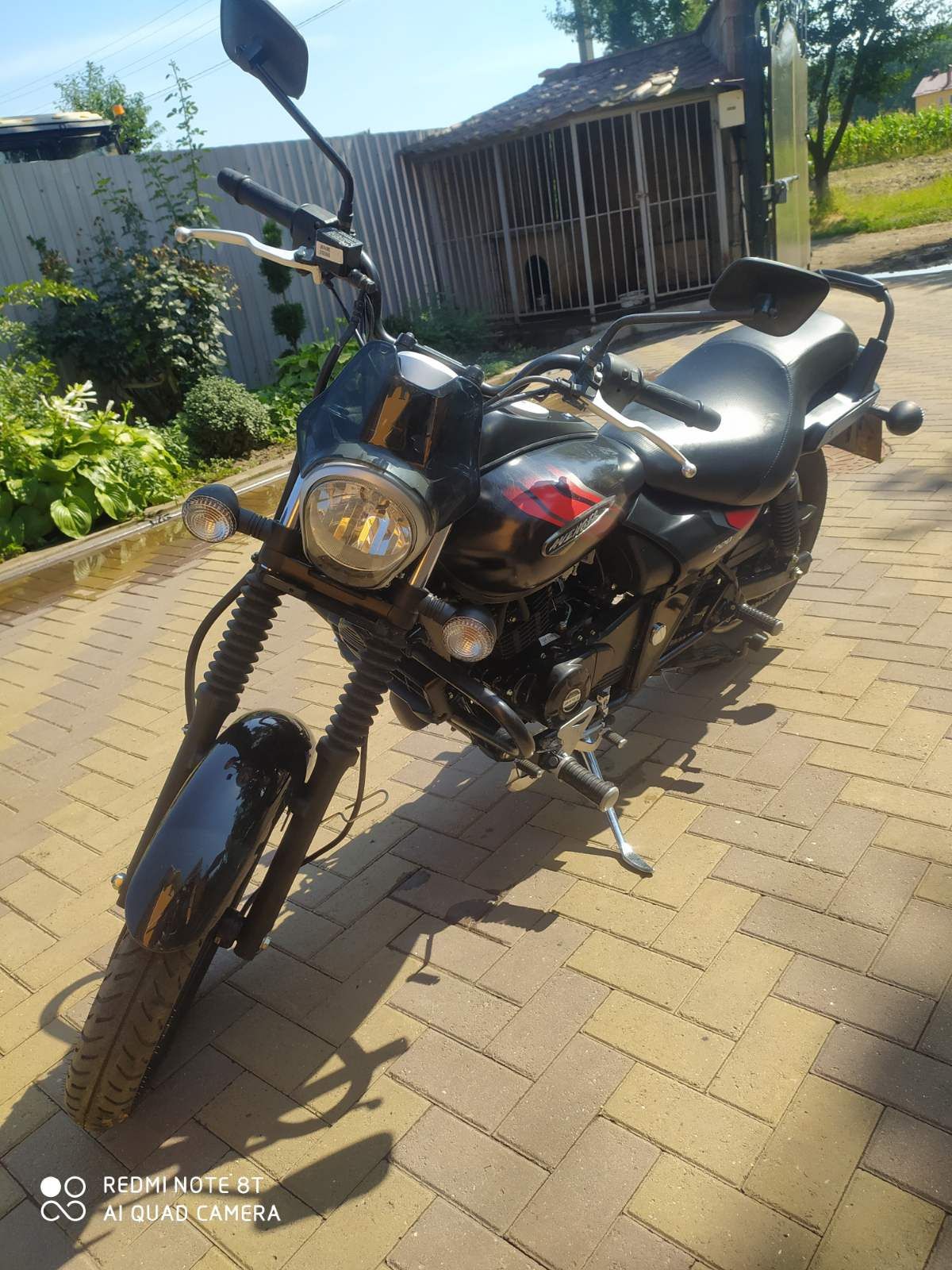 Bajaj avenger 220 Street