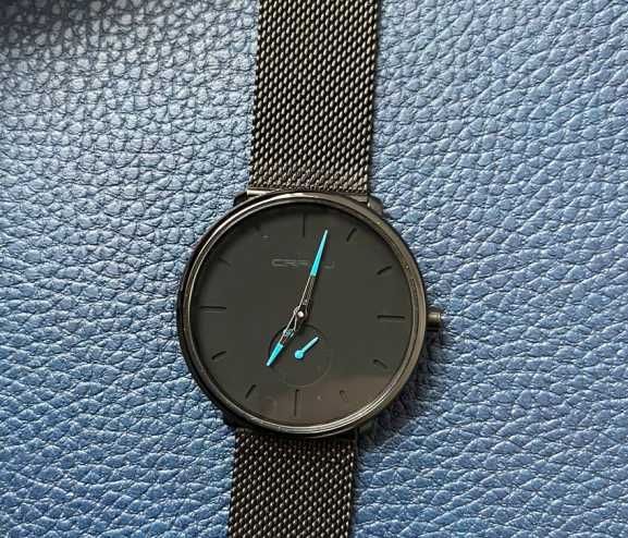 Наручний годинник CRRJU