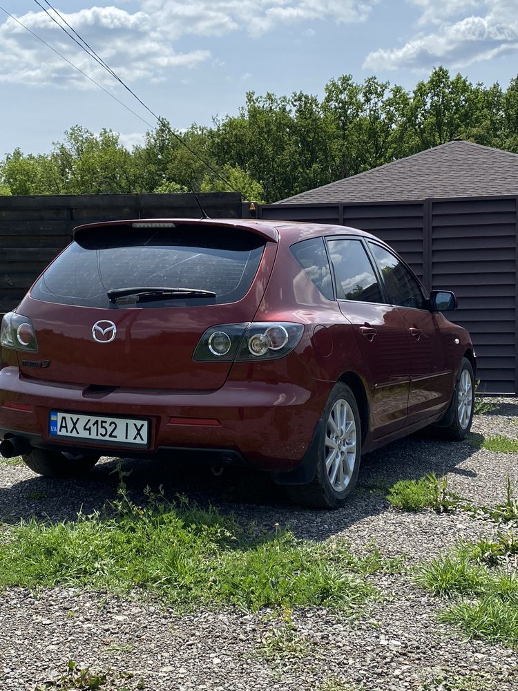 Mazda 3.        .