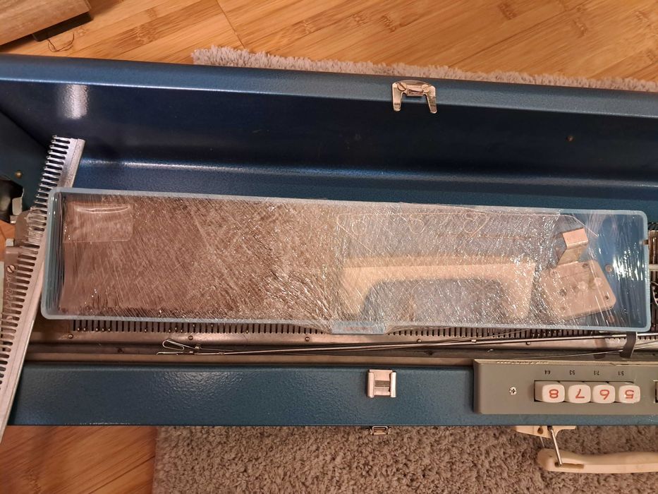 Продаю в'язальну машину Simac DX-2000