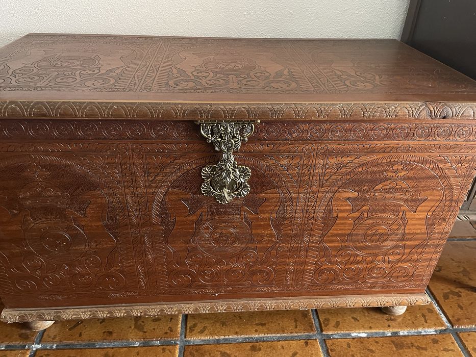 Vendo móveis/arca  antigos