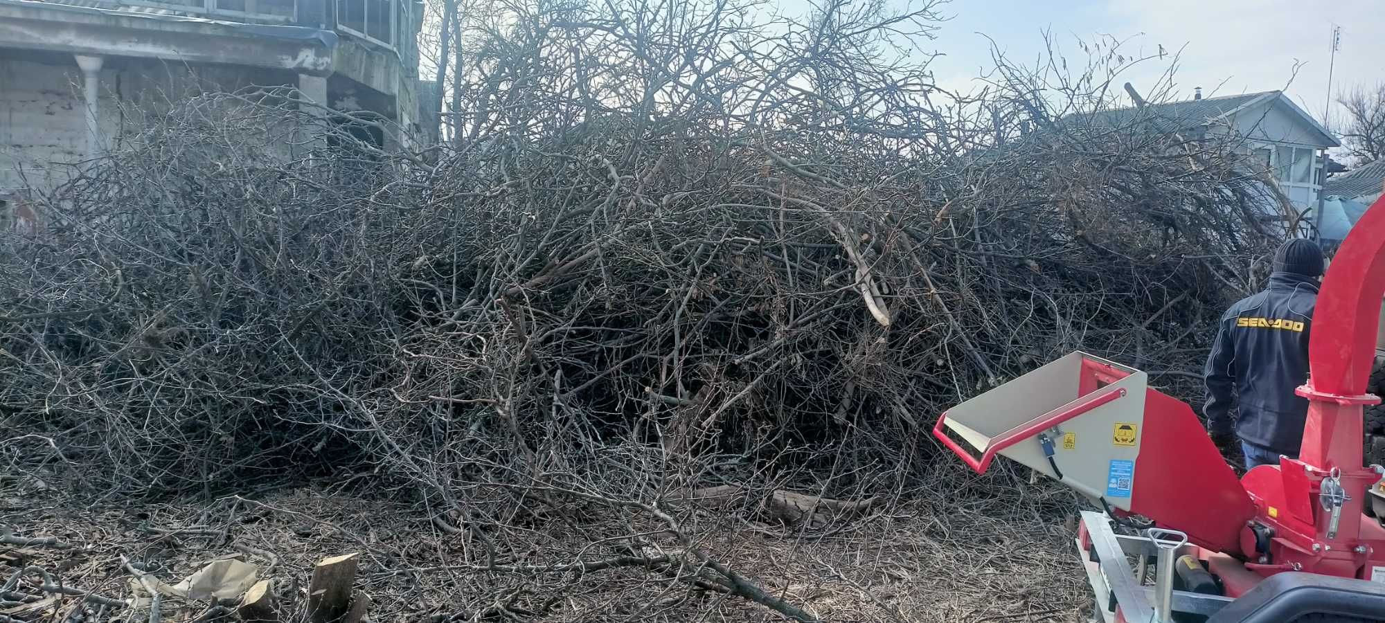 Дробление веток на щепу, Вывоз веток | Подрібнення гілок, Вивіз гілок