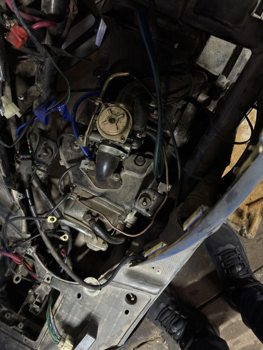 Запчасти на скутер двигатель 4 х такный