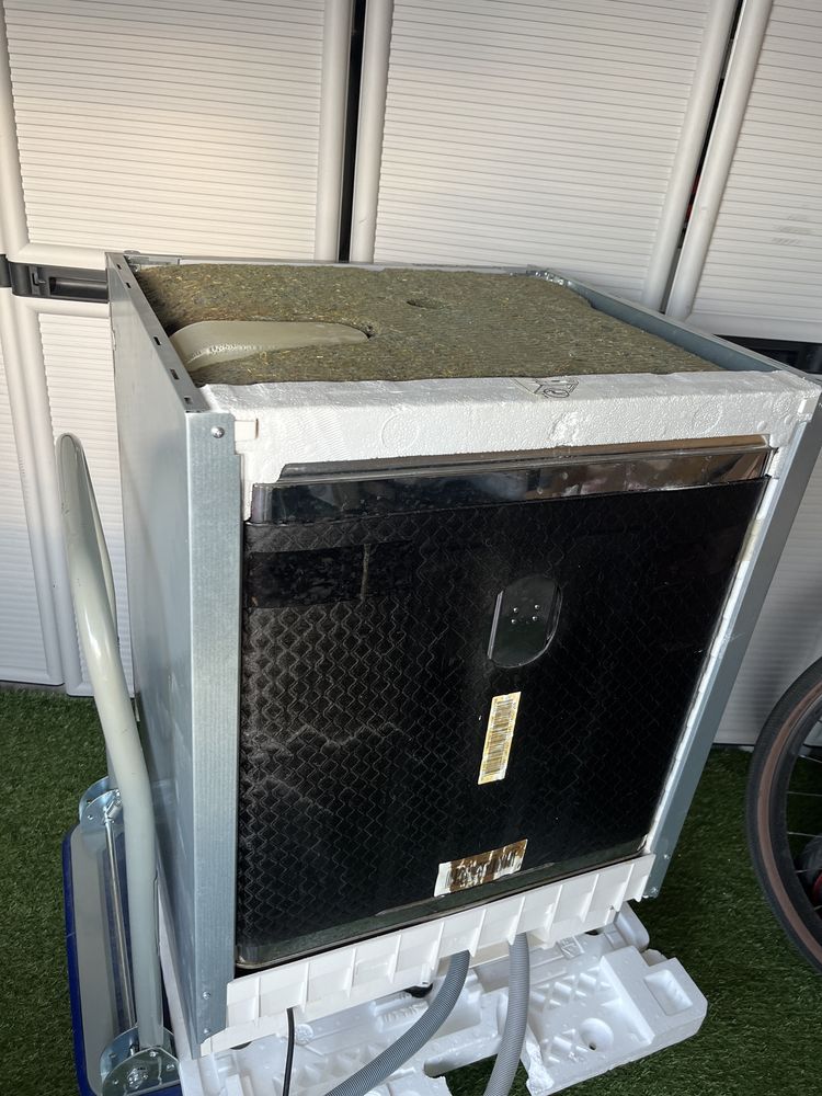 Zmywarka w dobrym stanie Hotpoint Ariston HIO3032WG 60cm