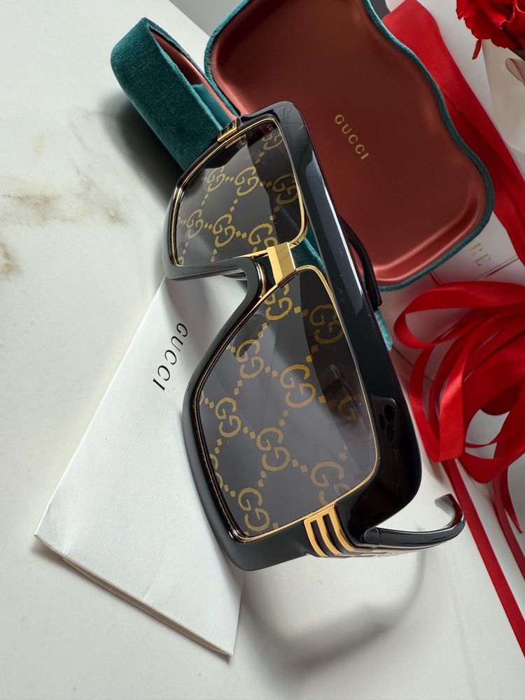 Czarno złote okulary przeciwsłoneczne Gucci GG0900S