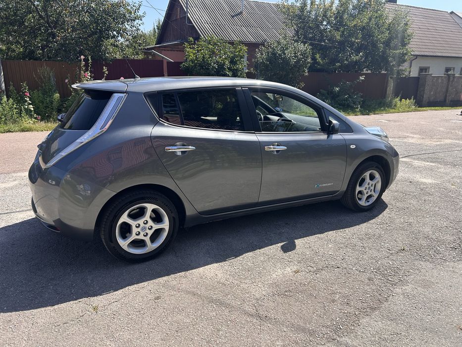 Оренда авто leaf 24