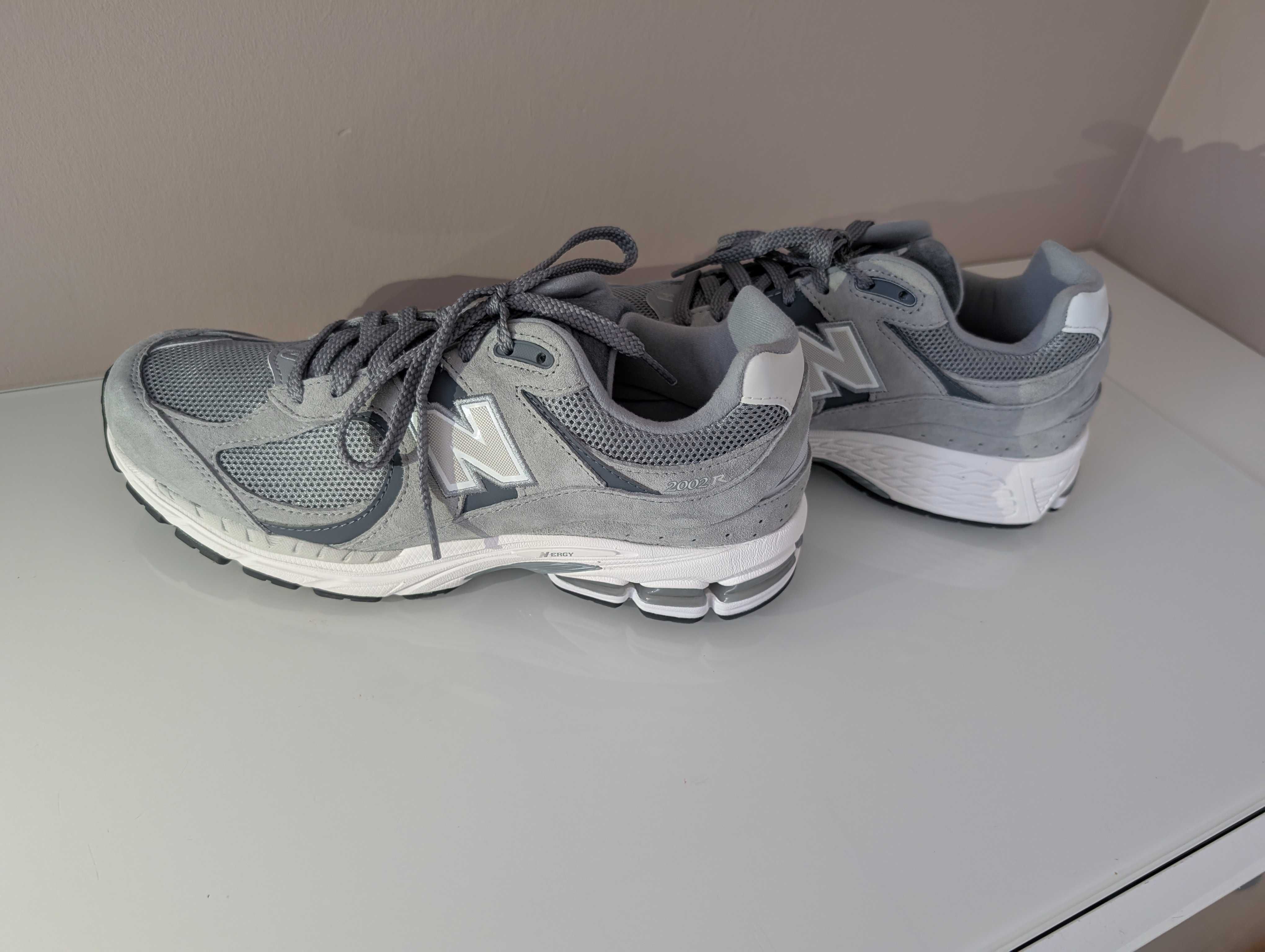 New Balance 2002R unisex